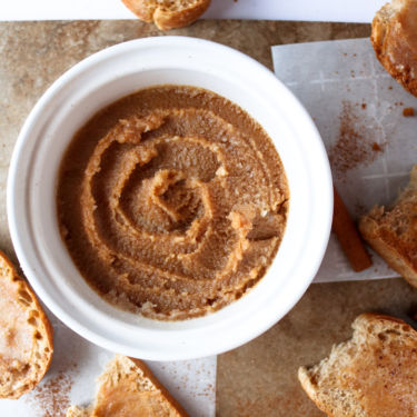 Make your own vegan cinnamon sugar butter! It's crazy easy to make and can be used on everything from pancakes to baked goods to a simple morning toast. #vegan #butter #cinnamon #recipe // plantpowercouple.com
