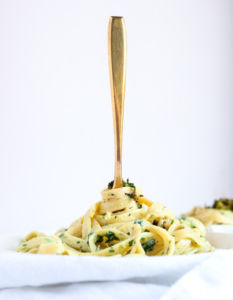 Make this easy vegan creamy broccoli pasta for dinner tonight! It's healthy, comforting, and requires ZERO cashew-soaking time. Blend, heat, and pour over pasta! #vegan #pasta #broccoli #veganrecipe // plantpowercouple.com