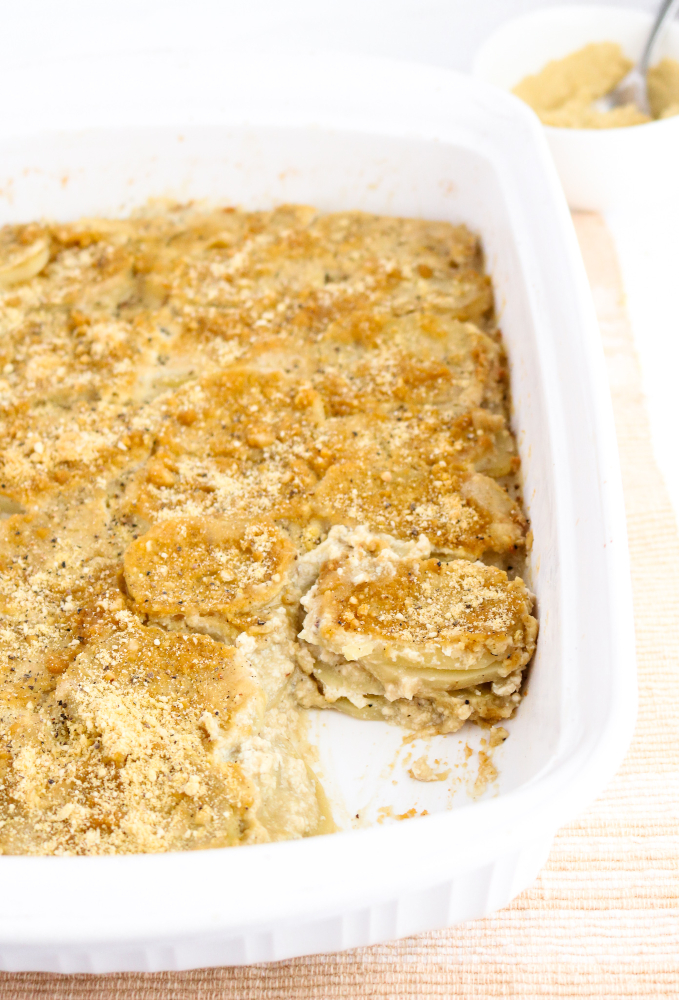 Make these easy vegan au gratin potatoes for your holiday table, and they definitely won't disappoint! My family loves them even more than the au gratin potatoes my mom used to make. :) #potatoes #vegan #dairyfree #glutenfree #veganrecipes // plantpowercouple.com