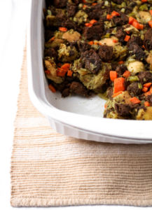 This traditional bread stuffing will be the most comforting side dish on your holiday table. It's easy to make with very few ingredients. It's a great vegan Thanksgiving recipe! // plantpowercouple.com #vegan #vegetarian #thanksgiving #stuffing #recipe