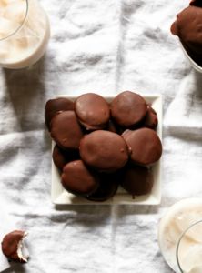 Homemade Vegan Peppermint Patties made with Baileys Almande - an easy no-bake treat that's beyond perfect for the holidays, summer, St Patrick's Day, Valentine's Day, or really ANY time! // plantpowercouple.com #vegan #dessert #recipe #chocolate #baileys