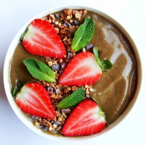 10 (Vegan) Ways to Get Your Greens That Aren't Salad or Gross: Creamy Mint Chocolate Smoothie Bowl by Healthy and Psyched