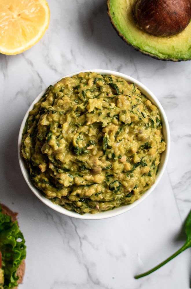 This avocado chickpea spinach mash is an easy + healthy veganl lunch recipe that you can make ahead of time! Gluten-free and oil-free options. #vegan #plantbased #veganlunch #sandwich #chickpeas // plantpowercouple.com
