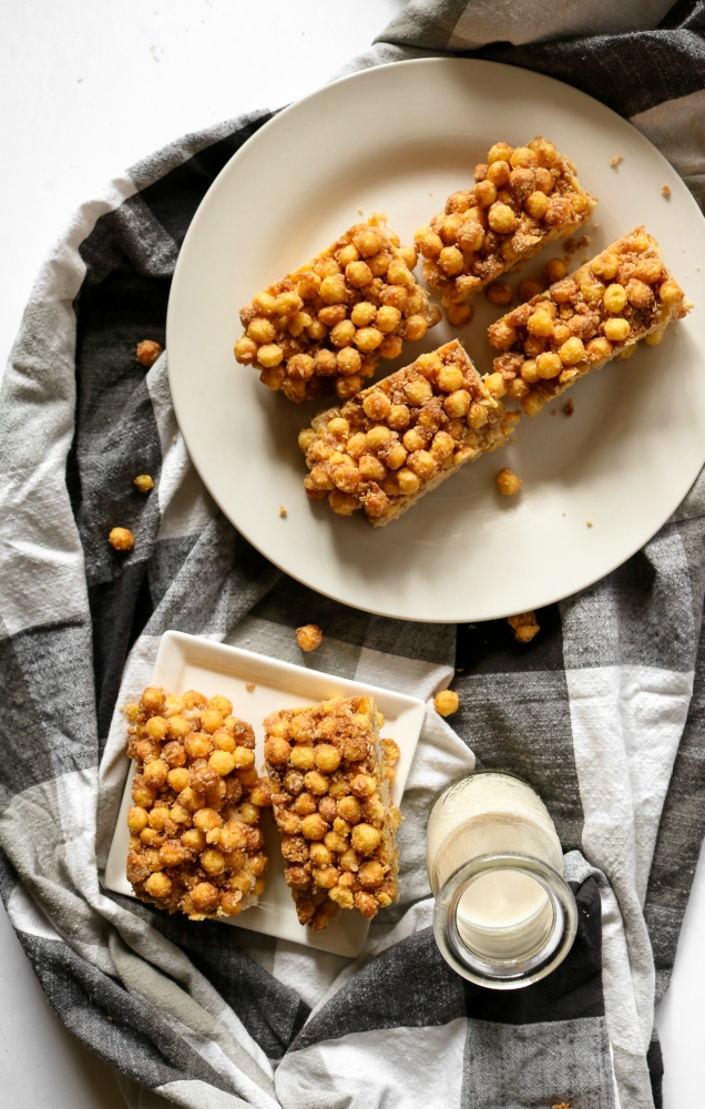 These vegan milk & cereal bars are a copycat version of the bars I grew up loving...made dairy-free and healthy-er! No-bake, freezer-friendly #vegan #snack or #breakfast! // plantpowercouple.com
