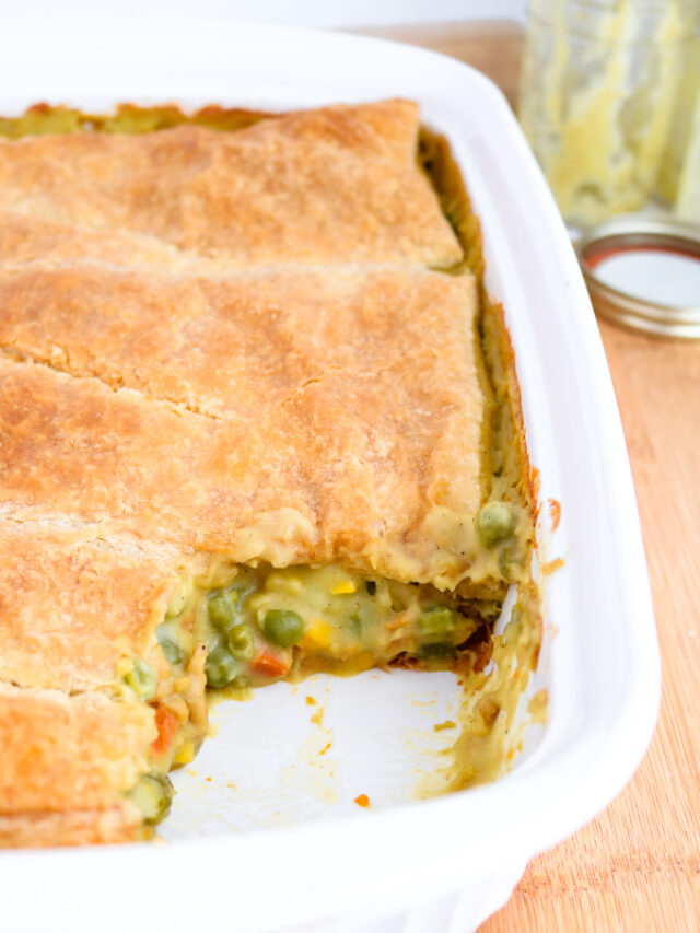 This vegan pot pie casserole is a quick, easy, and delicisously vegan version of the chicken pie I fell in love with in London back in the 90s. Made with tremendously simple and easily found ingredients, the hardest part of this dish is waiting for it to be done cooking! #vegan #vegetarian #vegandinner #potpie #soycurls #veganrecipes // plantpowercouple.com