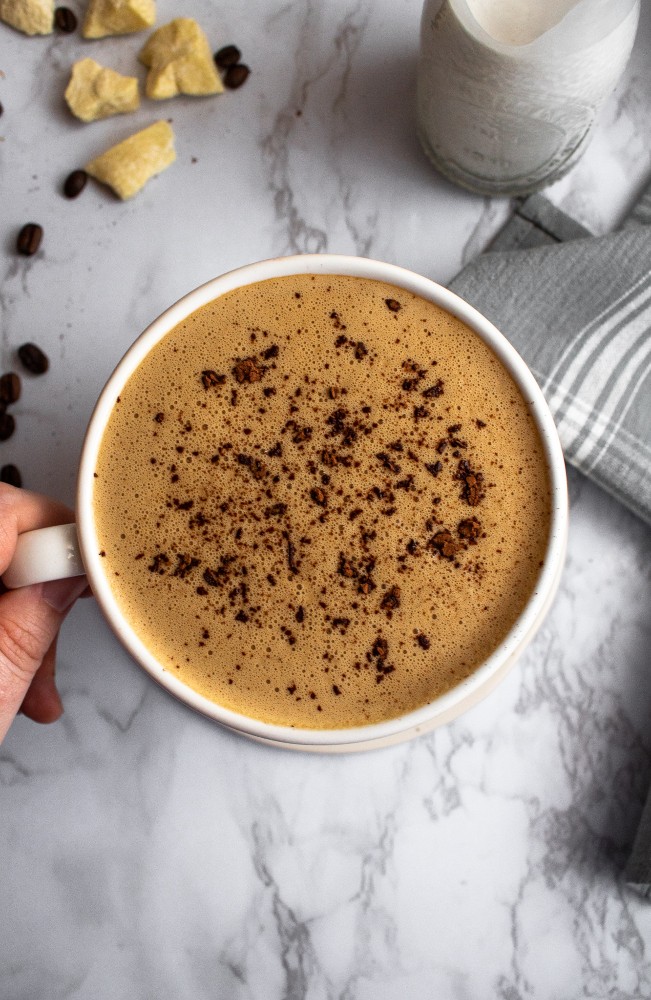 This Vegan Peanut Butter Cup Blender Latte is like a breakfast smoothie meets warm and cozy winter drink meets your caffeine addiction. 6 ingredients, 10 minutes, perfect vegan breakfast recipe for busy mornings! #vegan #dairyfree #veganrecipes #blenderlatte // plantpowercouple.com