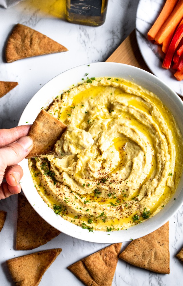 This Extra Garlic Hummus (emphasis on the “EXTRA”) is the perfect snack or appetizer for all our fellow garlic lovers out there! It’s an easy-to-make 10-ingredient dip with a dynamite flavor and silky smooth texture that will not disappoint. #vegan #vegansnack #veganappetizer #plantbased #hummus #hummusrecipe #garlic #garlicrecipe